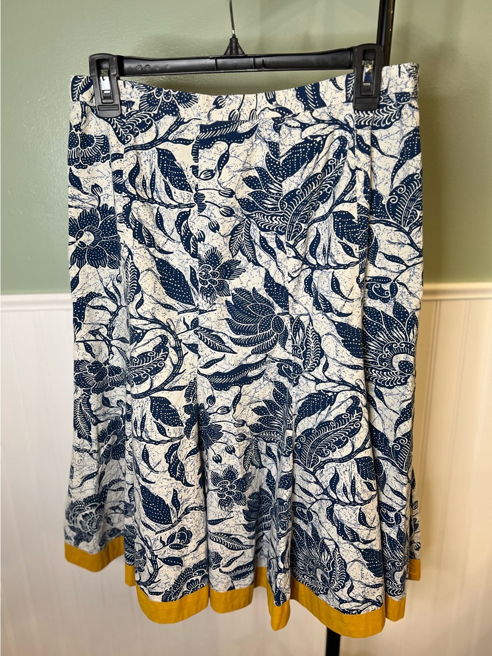 Old Navy. Navy Floral A-Line Midi Skirt with Yellow Hem. Size 6 - Picture 2 of 6